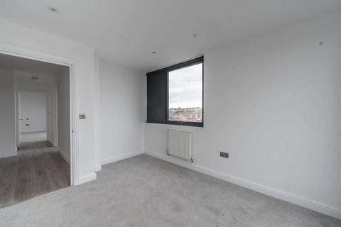 2 bedroom flat for sale, Eloise House, London SE25