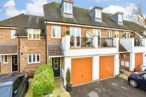 3 bedroom townhouse for sale, Argyll Court, Crawley, West Sussex