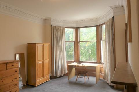 3 bedroom flat to rent, Bruntsfield Place EH10