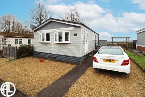 2 bedroom mobile home for sale, Hillside Park, Baldock, SG7 6PQ