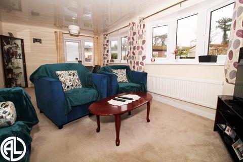 2 bedroom mobile home for sale, Hillside Park, Baldock, SG7 6PQ