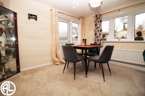 2 bedroom mobile home for sale, Hillside Park, Baldock, SG7 6PQ