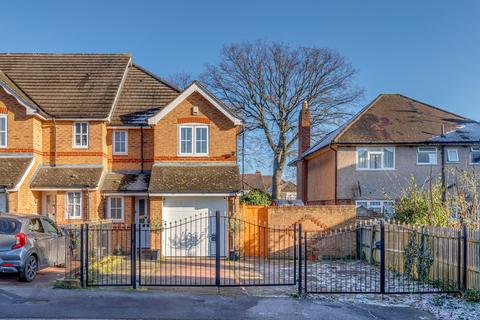 3 bedroom end of terrace house for sale, London N14