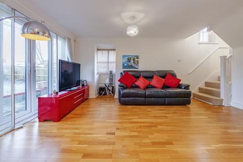 3 bedroom end of terrace house for sale, London N14