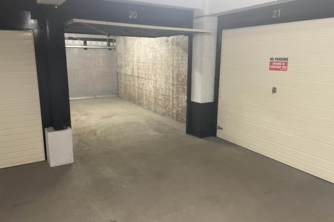 Garage to rent, Addisland Court, Holland Villas Road