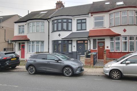 3 bedroom terraced house for sale, Lincoln Road, Enfield