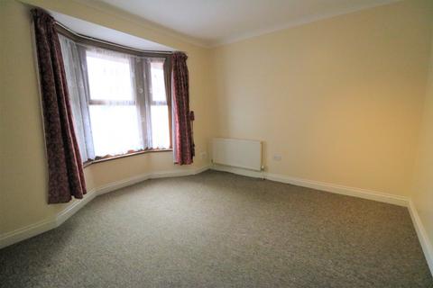 3 bedroom flat to rent, Hainault Road, London E11