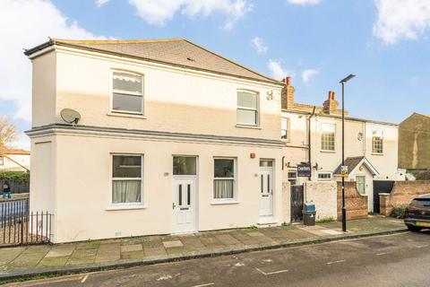 2 bedroom flat for sale, Worple Road, Old Isleworth TW7