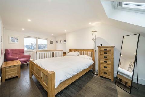 4 bedroom house to rent, Dordrecht Road, London W3