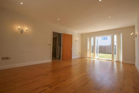 6 bedroom detached house to rent, Bury Road, Newmarket CB8