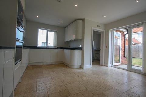 6 bedroom detached house to rent, Bury Road, Newmarket CB8