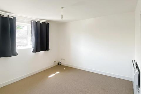 2 bedroom apartment to rent, Lovell Court, Irthlingborough NN9