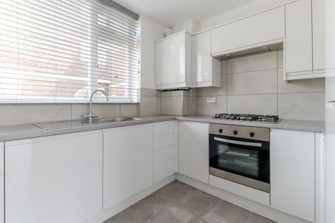 3 bedroom apartment to rent, Markfield Gardens, London E4