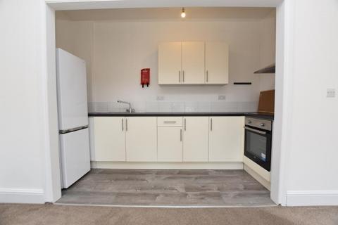 3 bedroom flat to rent, East Street, Bristol BS3