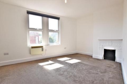 3 bedroom flat to rent, East Street, Bristol BS3