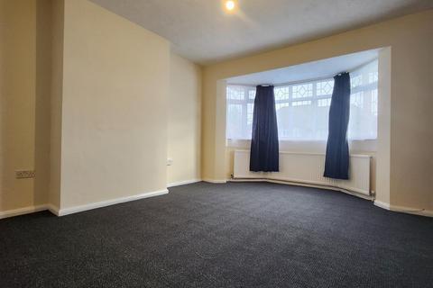 2 bedroom maisonette to rent, Wedmore Avenue, Clayhall