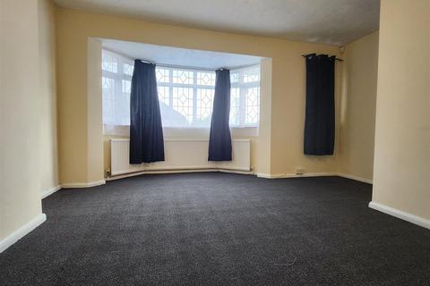 2 bedroom maisonette to rent, Wedmore Avenue, Clayhall