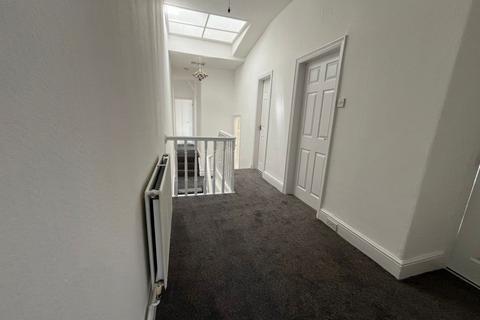 3 bedroom flat to rent, Warbreck Drive, Blackpool, Lancashire