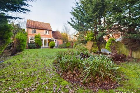 3 bedroom detached house for sale, Clere Gardens, Basingstoke RG24