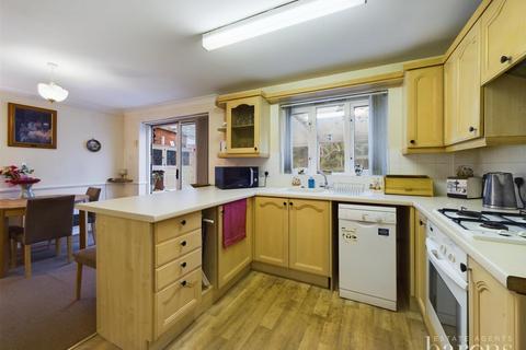 3 bedroom detached house for sale, Clere Gardens, Basingstoke RG24