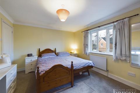 25 Clere Gardens, Chineham, Basingstoke, RG24 8LZ