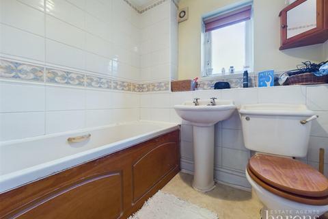 25 Clere Gardens, Chineham, Basingstoke, RG24 8LZ