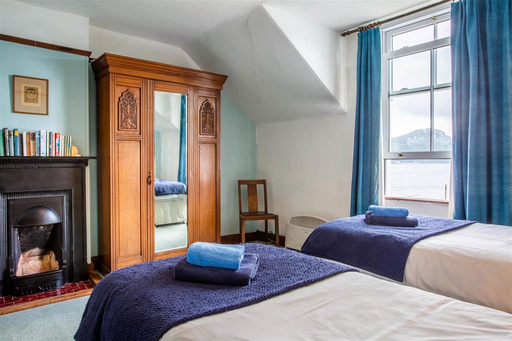 Front Twin Room