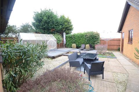 2 bedroom detached bungalow to rent, Thorpe Lea Road, Peterborough, PE3