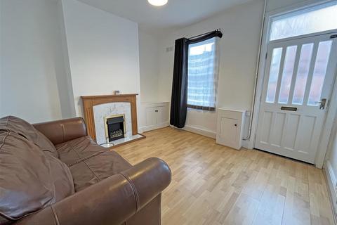 2 bedroom terraced house to rent, Cromer Road, Nottingham NG3