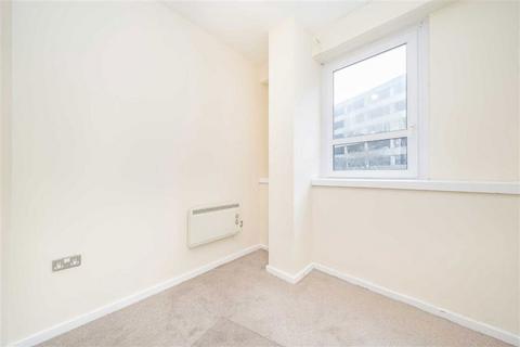 2 bedroom flat to rent, Calderwood Street, London SE18