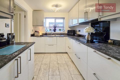 32 Harebell, Tamworth, B77 4NA