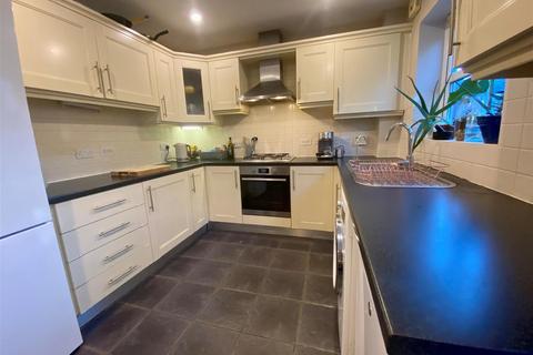 39 Bakehurst Close, New Mills, High Peak, SK22 4PT