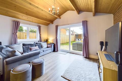 3 bedroom semi-detached house for sale, Chosen Way, Hucclecote, Gloucester