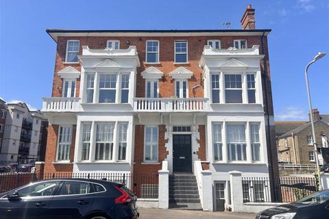 3 bedroom penthouse to rent, Eastern Esplanade, Margate