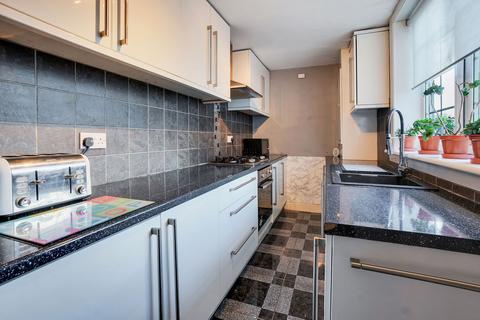 28 Moss Road, Tillicoultry, FK13 6NS