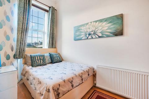 28 Moss Road, Tillicoultry, FK13 6NS