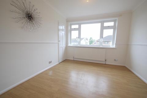 2 bedroom flat to rent, Ruskin Close, West Cheshunt