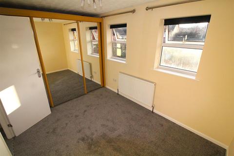 2 bedroom house to rent, Grendon Drive, Rugby