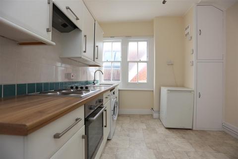 2 bedroom flat to rent, East Drive, Brighton