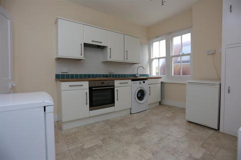 2 bedroom flat to rent, East Drive, Brighton