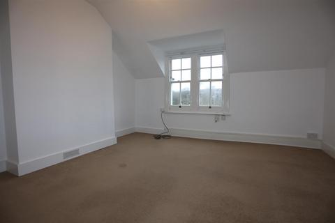 2 bedroom flat to rent, East Drive, Brighton