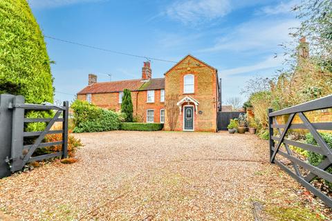 4 bedroom cottage for sale, Heath Road, Dersingham, King's Lynn, Norfolk, PE31