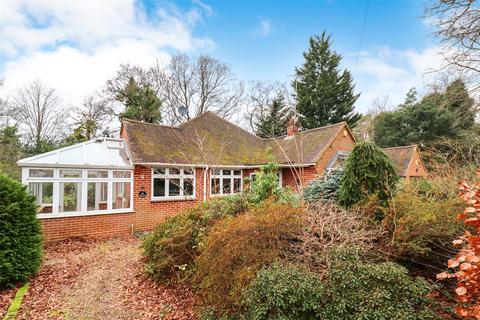 3 bedroom bungalow for sale, Wellington Avenue, Hampshire GU51