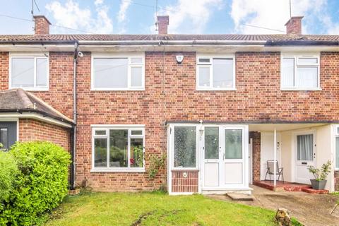 3 bedroom terraced house to rent, The Roundway, Esher KT10