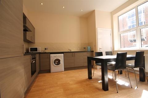 4 bedroom apartment to rent, Casa Central, North Street East