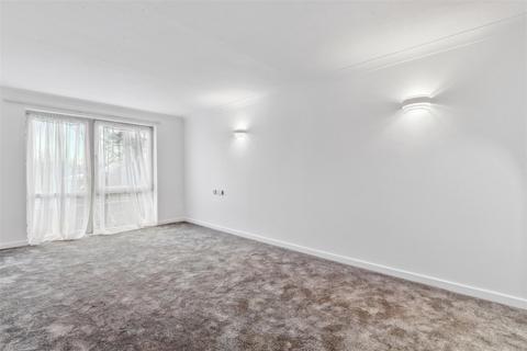 1 bedroom flat for sale, Fishers Lane, London, W4