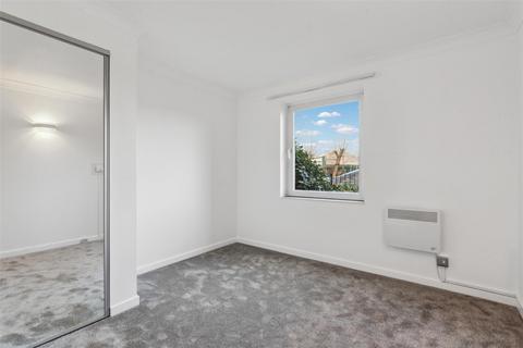 1 bedroom flat for sale, Fishers Lane, London, W4