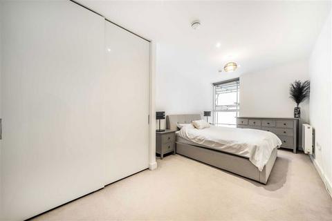 2 bedroom flat for sale, River Gardens Walk, London SE10