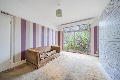 3 bedroom terraced house for sale, Cadogan Gardens, London N3