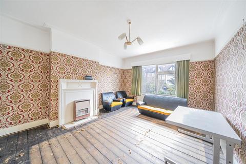 3 bedroom terraced house for sale, Cadogan Gardens, London N3